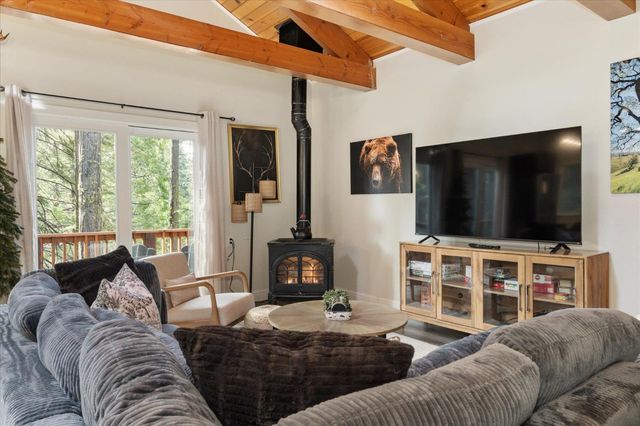 1425 Topanga Ln, Dorrington, CA 95223