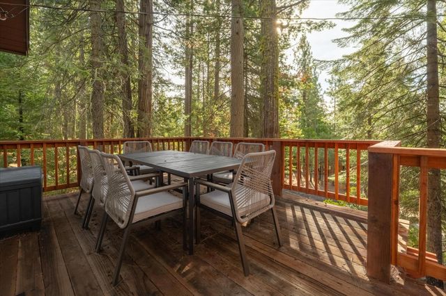 1425 Topanga Ln, Dorrington, CA 95223