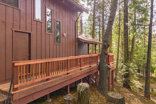 1425 Topanga Ln, Dorrington, CA 95223