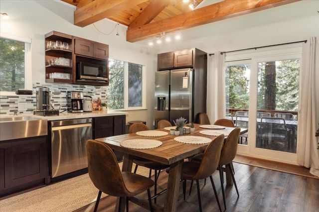 1425 Topanga Ln, Dorrington, CA 95223