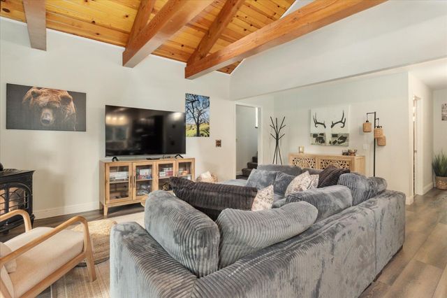 1425 Topanga Ln, Dorrington, CA 95223