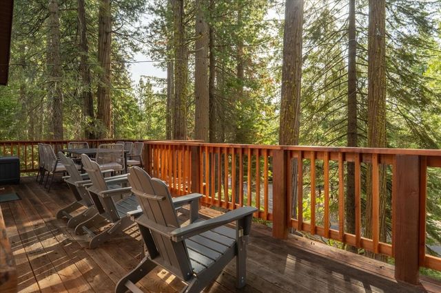 1425 Topanga Ln, Dorrington, CA 95223