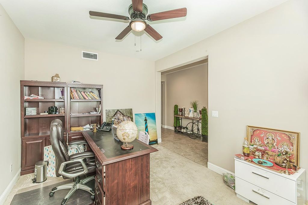 Image 12 of property listing at 6326 W Donner Avenue, Fresno, CA 93723