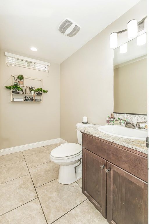 Image 13 of property listing at 6326 W Donner Avenue, Fresno, CA 93723