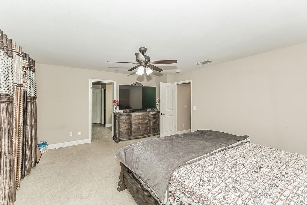 Image 18 of property listing at 6326 W Donner Avenue, Fresno, CA 93723