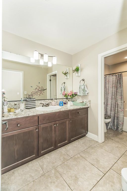 Image 23 of property listing at 6326 W Donner Avenue, Fresno, CA 93723