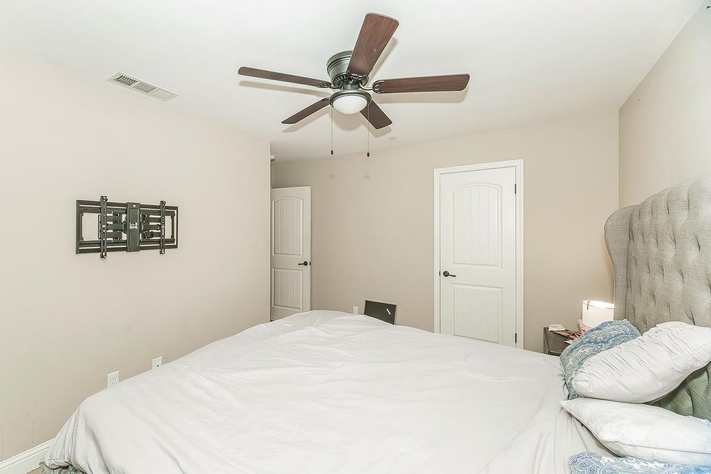 Image 26 of property listing at 6326 W Donner Avenue, Fresno, CA 93723