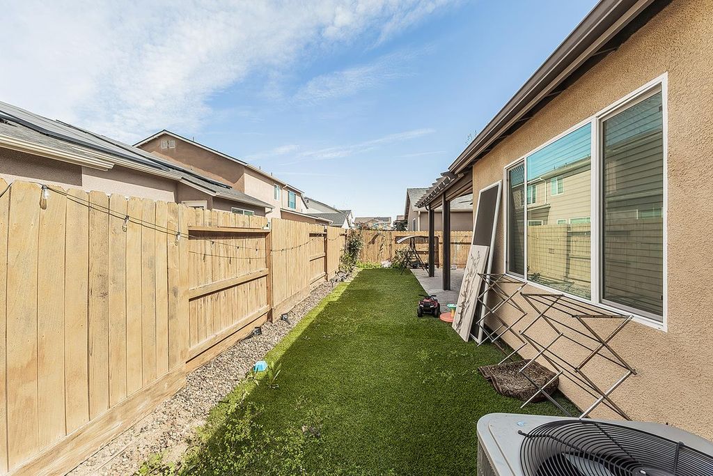 Image 31 of property listing at 6326 W Donner Avenue, Fresno, CA 93723