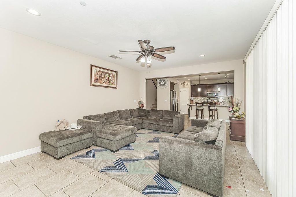 Image 4 of property listing at 6326 W Donner Avenue, Fresno, CA 93723