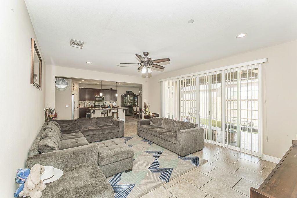 Image 5 of property listing at 6326 W Donner Avenue, Fresno, CA 93723