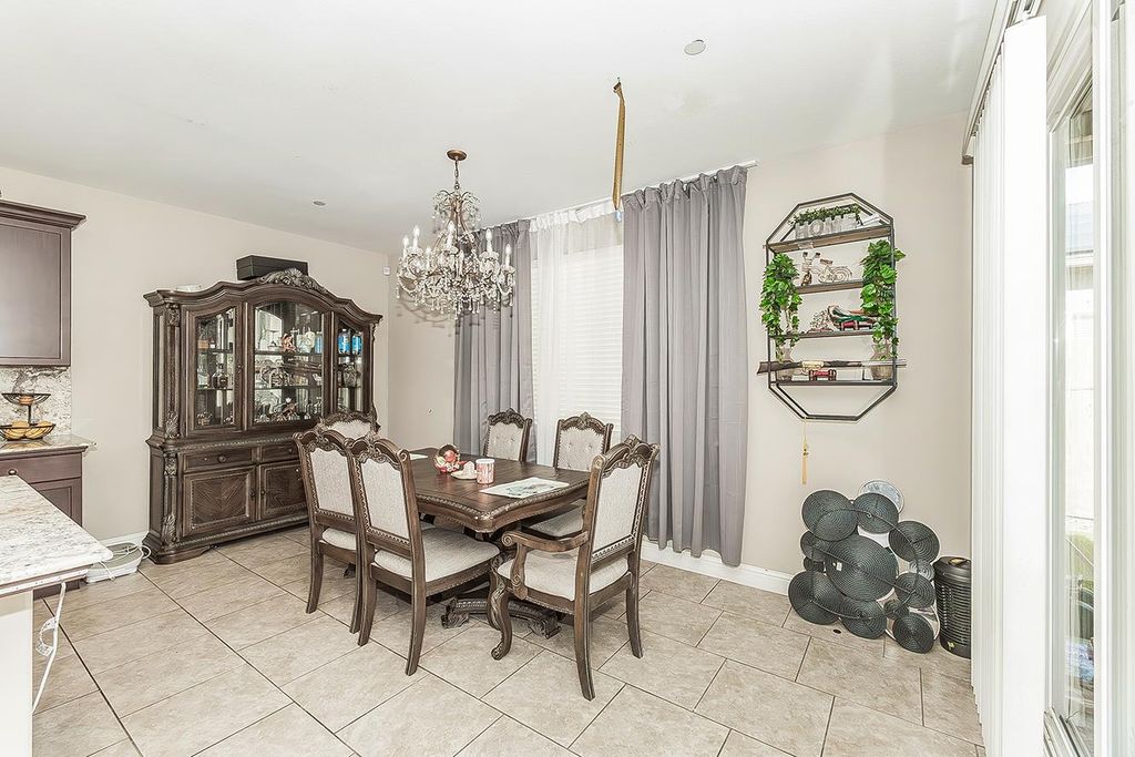 Image 7 of property listing at 6326 W Donner Avenue, Fresno, CA 93723