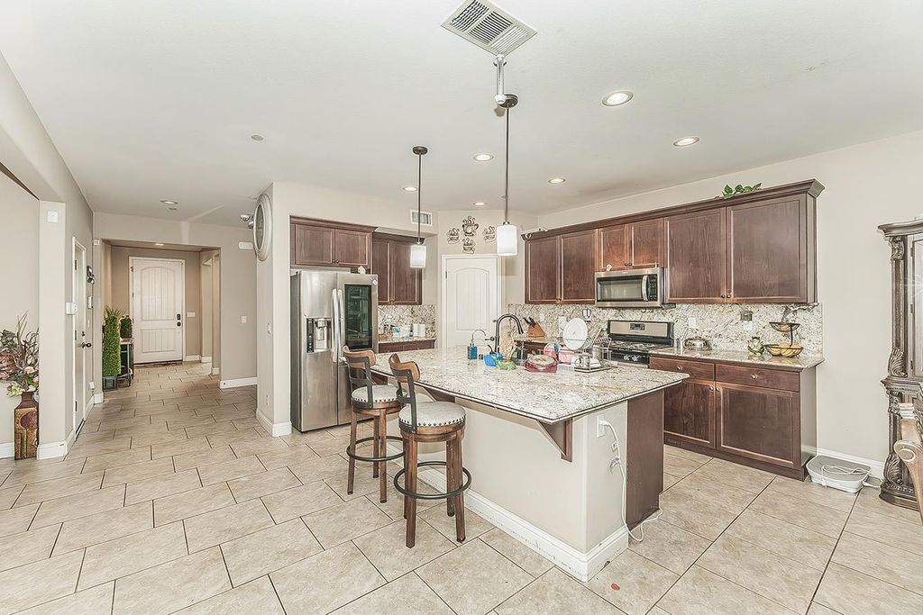 Image 9 of property listing at 6326 W Donner Avenue, Fresno, CA 93723