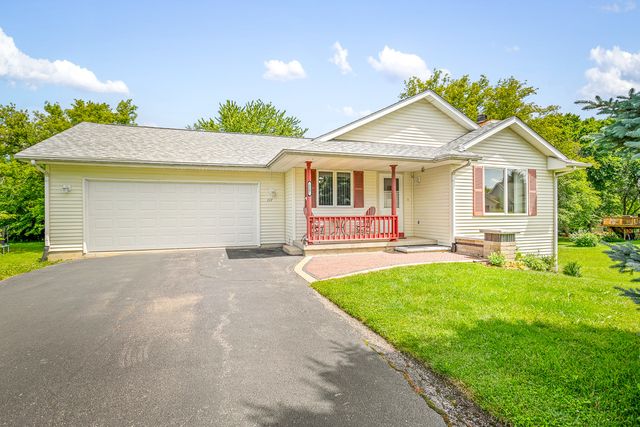 117 PEMBROKE Road SW, Poplar Grove, IL 61065