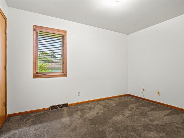 117 PEMBROKE Road SW, Poplar Grove, IL 61065