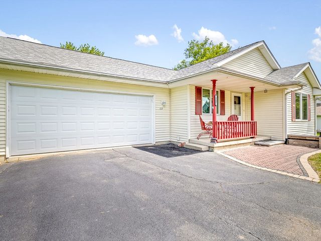 117 PEMBROKE Road SW, Poplar Grove, IL 61065