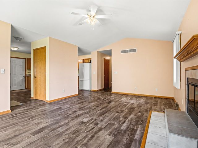 117 PEMBROKE Road SW, Poplar Grove, IL 61065
