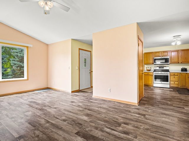 117 PEMBROKE Road SW, Poplar Grove, IL 61065