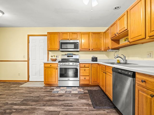 117 PEMBROKE Road SW, Poplar Grove, IL 61065