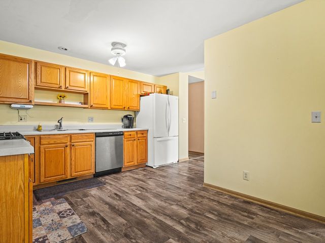117 PEMBROKE Road SW, Poplar Grove, IL 61065