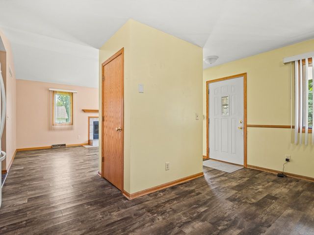 117 PEMBROKE Road SW, Poplar Grove, IL 61065