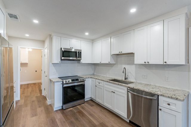 2105 Castle Oaks Drive, Arlington, TX 76012