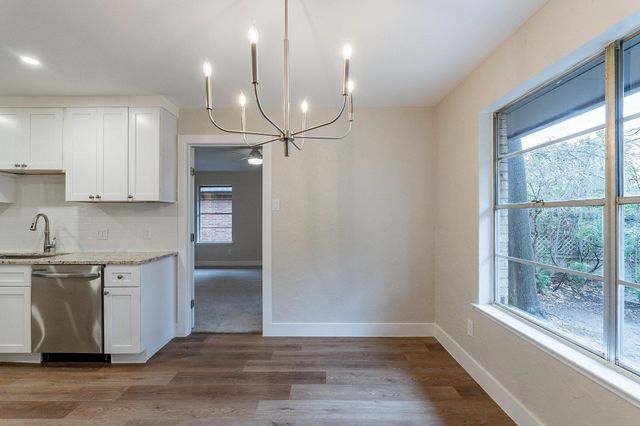 2105 Castle Oaks Drive, Arlington, TX 76012