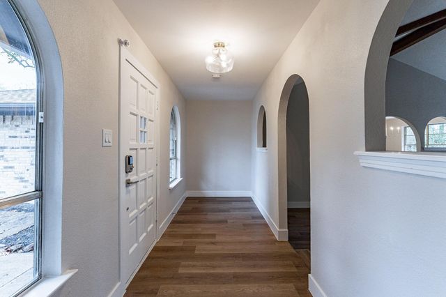 2105 Castle Oaks Drive, Arlington, TX 76012
