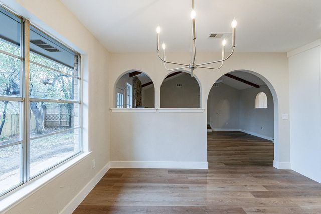 2105 Castle Oaks Drive, Arlington, TX 76012