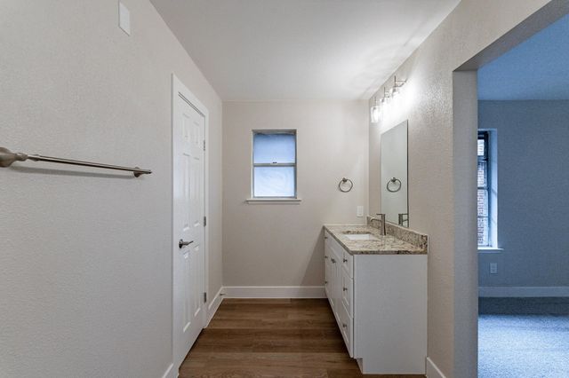 2105 Castle Oaks Drive, Arlington, TX 76012