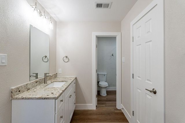2105 Castle Oaks Drive, Arlington, TX 76012