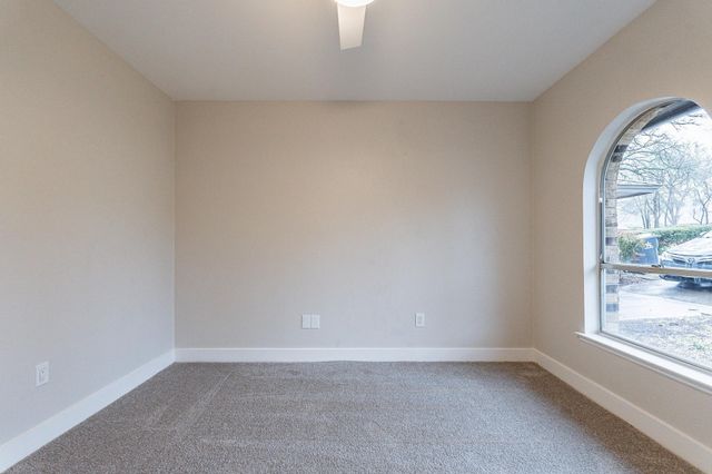 2105 Castle Oaks Drive, Arlington, TX 76012