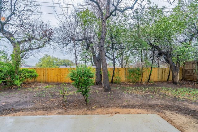2105 Castle Oaks Drive, Arlington, TX 76012
