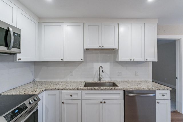2105 Castle Oaks Drive, Arlington, TX 76012