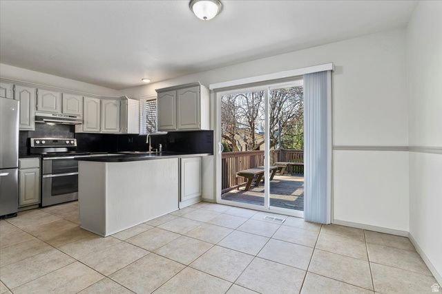 6154 S ZODIAC DR, Kearns, UT 84118