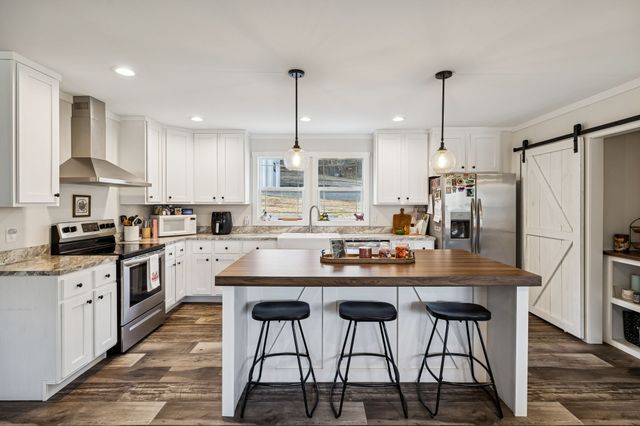 2666 New Harmony Rd, Hartsville, TN 37074