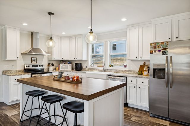 2666 New Harmony Rd, Hartsville, TN 37074