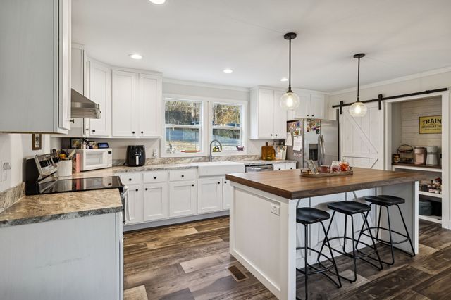 2666 New Harmony Rd, Hartsville, TN 37074