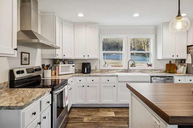 2666 New Harmony Rd, Hartsville, TN 37074