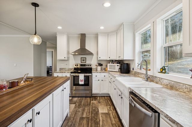 2666 New Harmony Rd, Hartsville, TN 37074