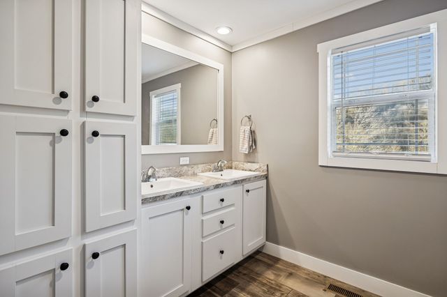 2666 New Harmony Rd, Hartsville, TN 37074