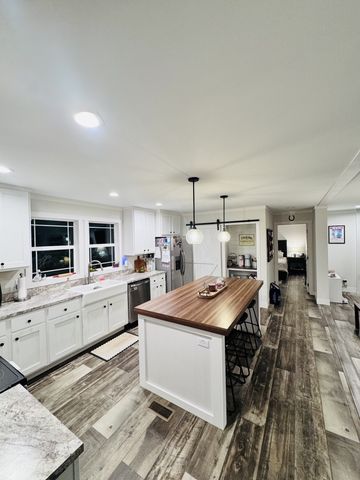 2666 New Harmony Rd, Hartsville, TN 37074