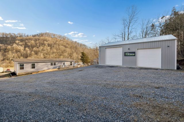 2666 New Harmony Rd, Hartsville, TN 37074