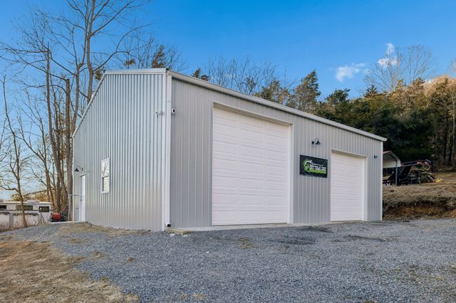 2666 New Harmony Rd, Hartsville, TN 37074