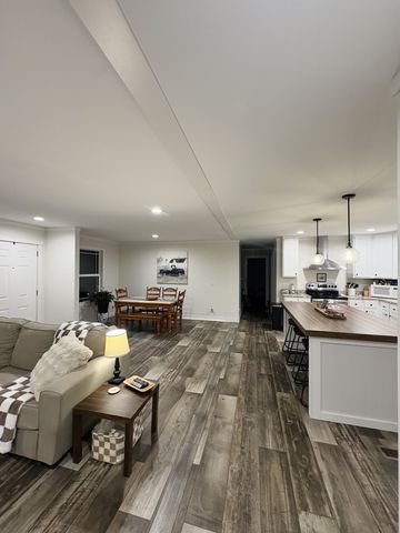 2666 New Harmony Rd, Hartsville, TN 37074