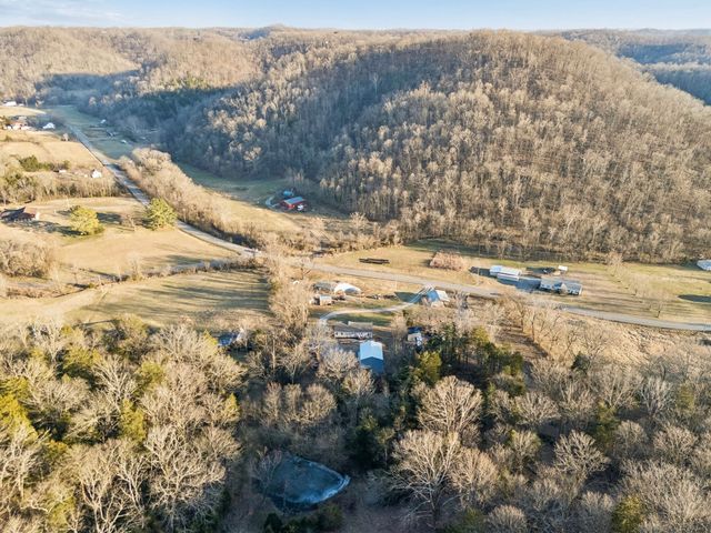 2666 New Harmony Rd, Hartsville, TN 37074