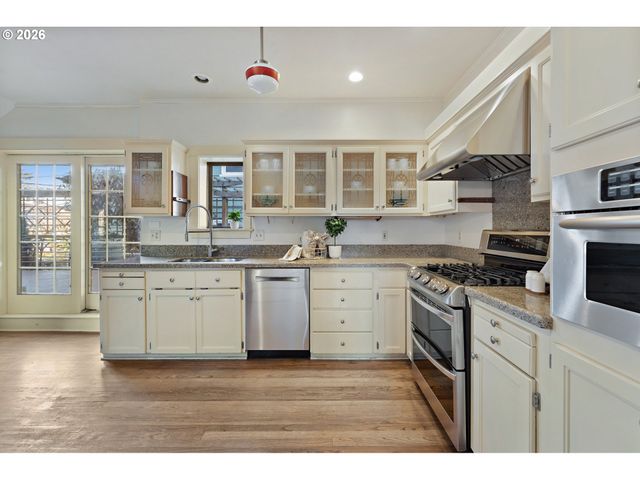 2434 Ne 60TH Ave, Portland, OR 97213