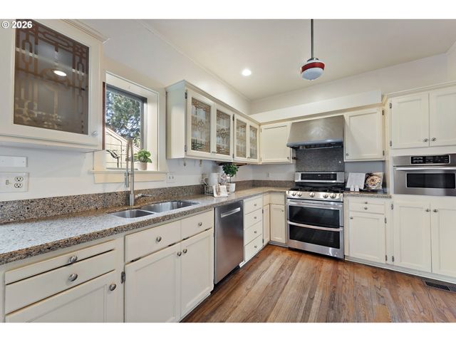 2434 Ne 60TH Ave, Portland, OR 97213