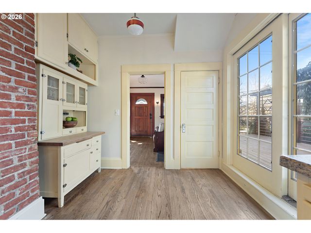 2434 Ne 60TH Ave, Portland, OR 97213