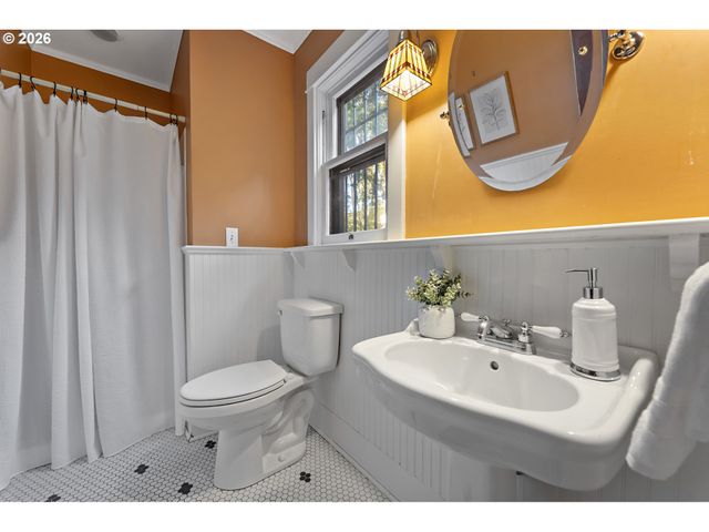 2434 Ne 60TH Ave, Portland, OR 97213