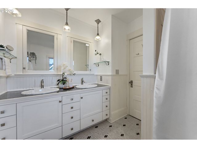 2434 Ne 60TH Ave, Portland, OR 97213